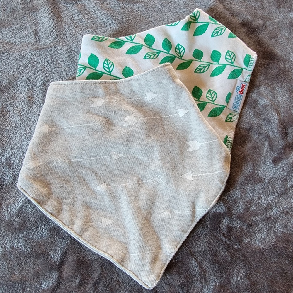 2 Cloud Island & KiddieBest Bandana Bibs Kids OS Gray Green Excellent M893